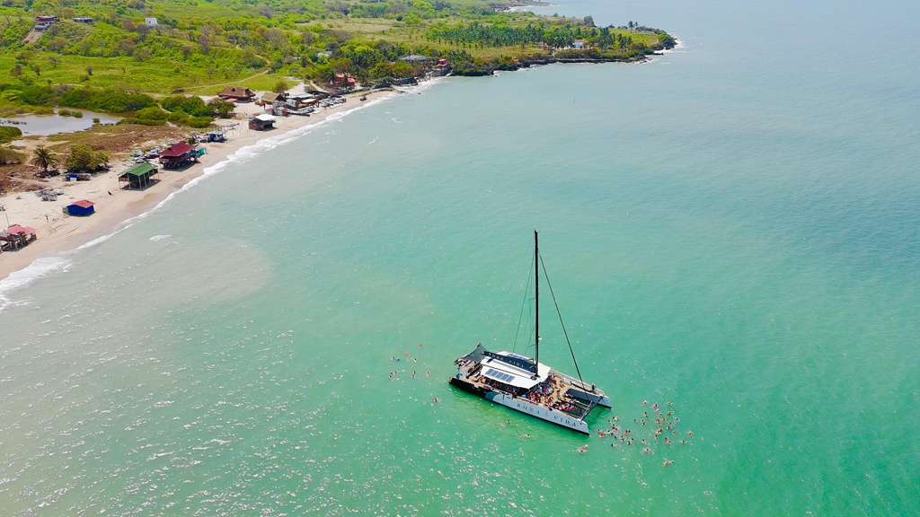 Rosario Islands Beach Day – Bona Vida Catamaranes | Pasadía Islas del Rosario